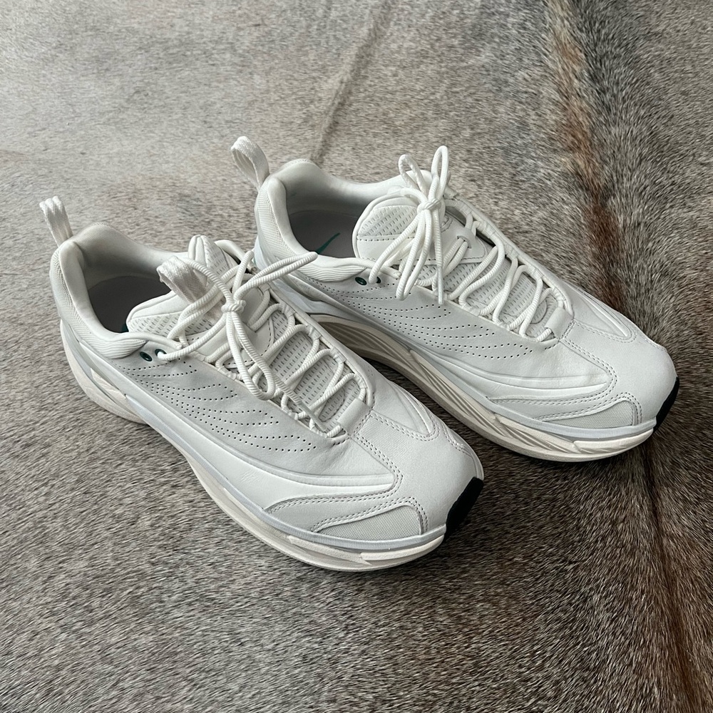 HOKA Elevon X Men’s 9.5
